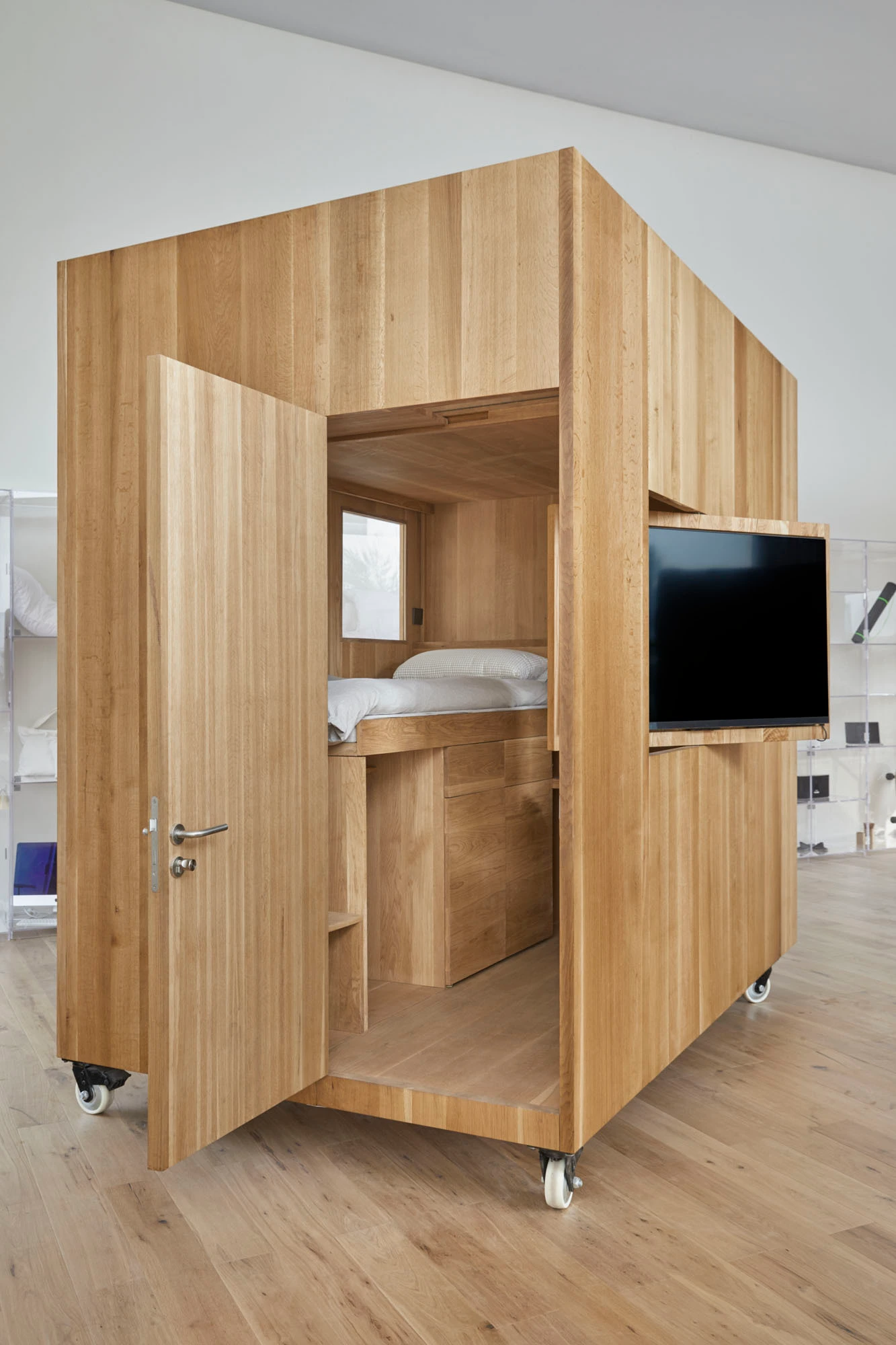 Innovative Murphy Bed Storage Design